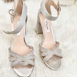 Silver rhinestones heels sandals